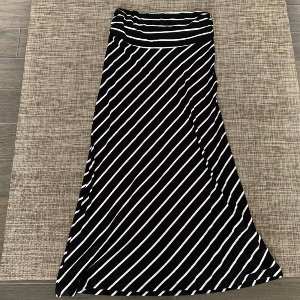 NWT Thyme Maternity Maxi Skirt Medium